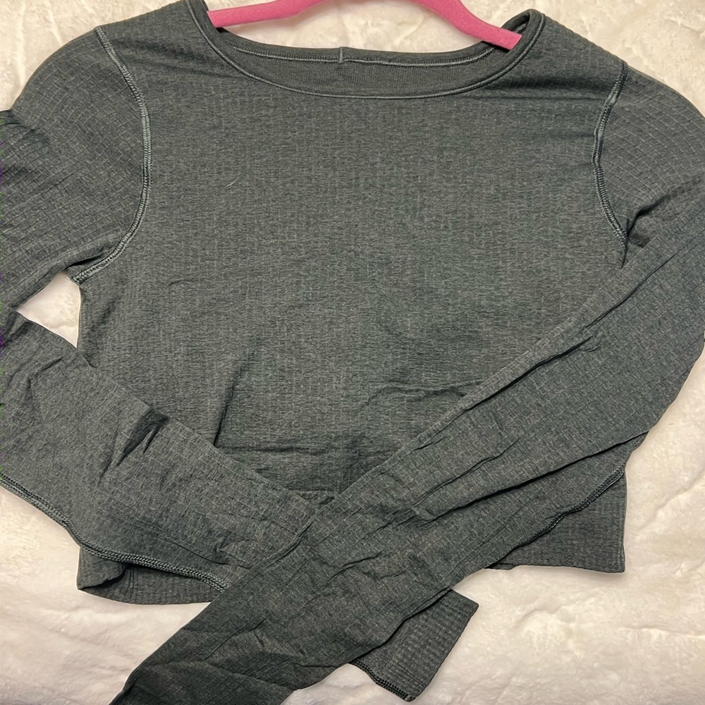 Women’s Lululemon Greenish Cropped Long Sleeve Top
